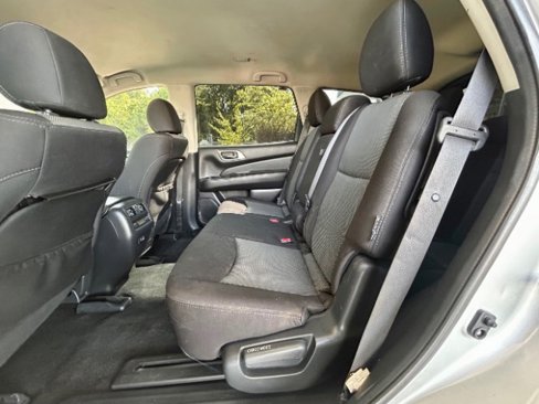 Used 2019 Nissan Pathfinder SV image 8
