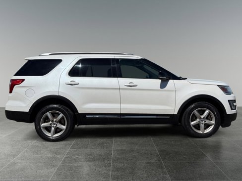 Used 2016 Ford Explorer XLT w/ Equipment Group 202A image 8