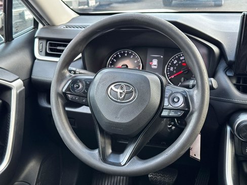 Used 2022 Toyota RAV4 LE image 24