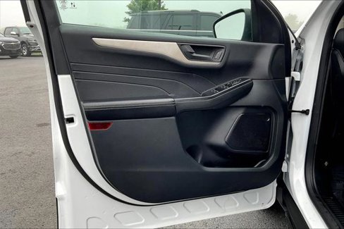 Used 2022 Ford Escape SE image 18