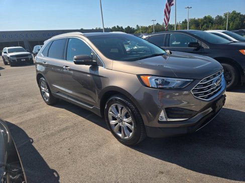 Used 2019 Ford Edge Titanium image 2