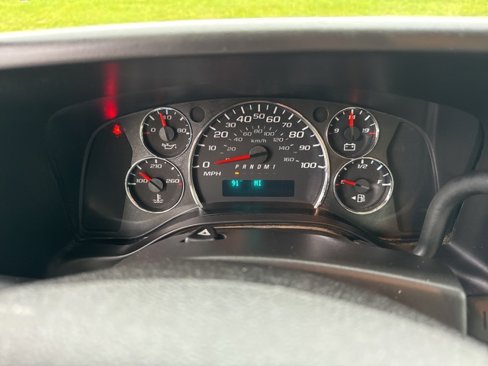 Used 2017 Chevrolet Express 4500 Extended image 18