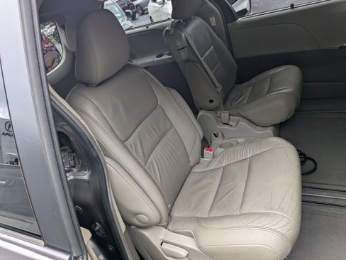 Used 2015 Toyota Sienna XLE Premium image 27