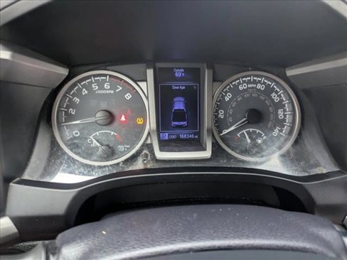 Used 2017 Toyota Tacoma SR5 image 10