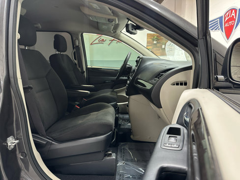 Used 2020 Dodge Grand Caravan SE w/ UConnect Hands-Free Group image 18