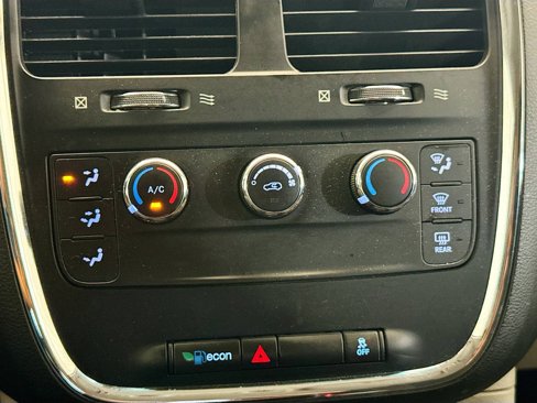 Used 2016 Dodge Grand Caravan American Value Package w/ UConnect Hands-Free Group image 10