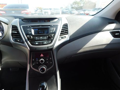 Used 2016 Hyundai Elantra SE image 27