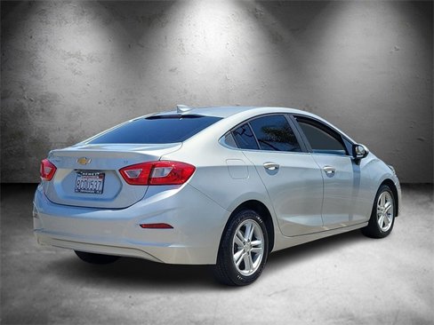 Used 2018 Chevrolet Cruze LT image 3