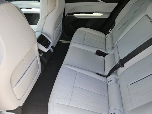 New 2025 Cadillac Lyriq Luxury image 27