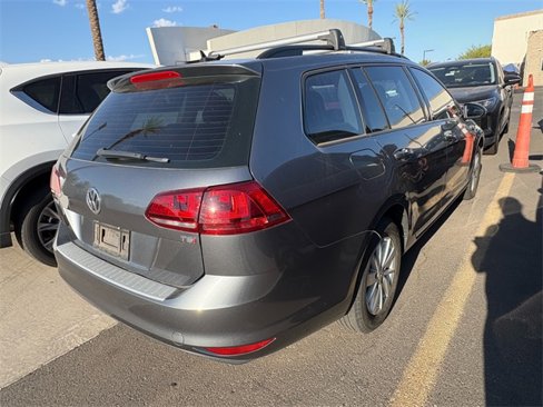 Used 2016 Volkswagen Golf SportWagen image 4