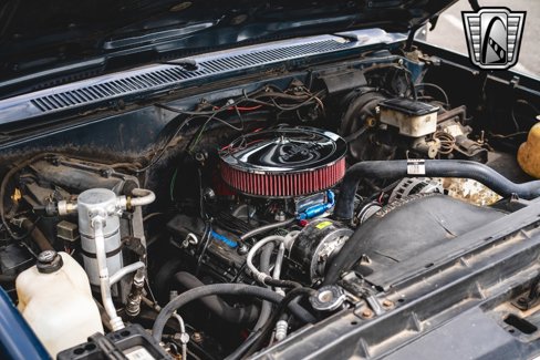 Used 1985 Chevrolet Suburban 2WD image 19