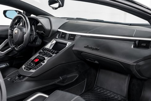 Used 2017 Lamborghini Aventador S image 33