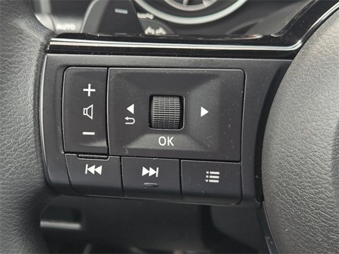 Used 2022 Nissan Rogue SV image 25