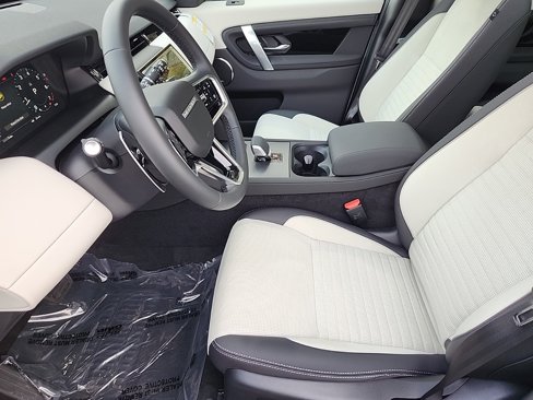Used 2025 Land Rover Discovery Sport S image 23