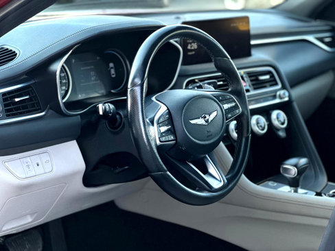 Used 2022 Genesis G70 2.0T image 9