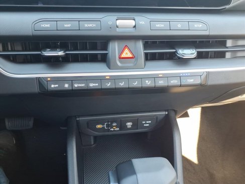New 2025 Kia K4 LX image 16