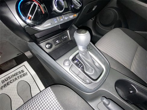 Used 2022 Hyundai Kona SE image 19