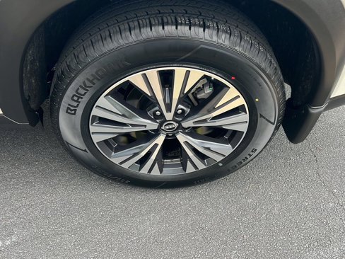 Used 2023 Nissan Rogue SV image 38