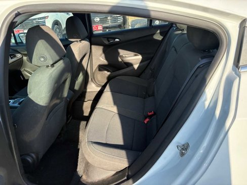 Used 2017 Chevrolet Cruze LT image 4