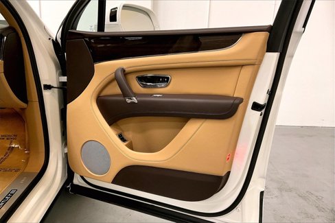 Used 2019 Bentley Bentayga image 26