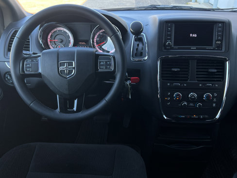 Used 2018 Dodge Grand Caravan SE image 19