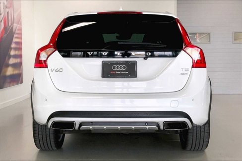 Used 2018 Volvo V60 T5 Cross Country image 5