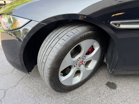 Used 2018 Jaguar XE image 29