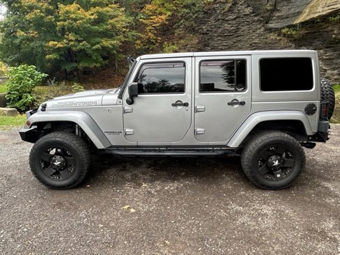 Used 2017 Jeep Wrangler Unlimited Sahara image 2
