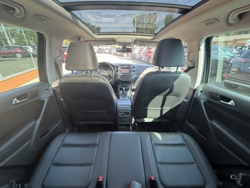 Used 2016 Volkswagen Tiguan SE image 18