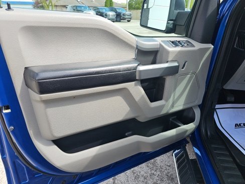 Used 2017 Ford F150 XLT w/ Equipment Group 302A Luxury image 12