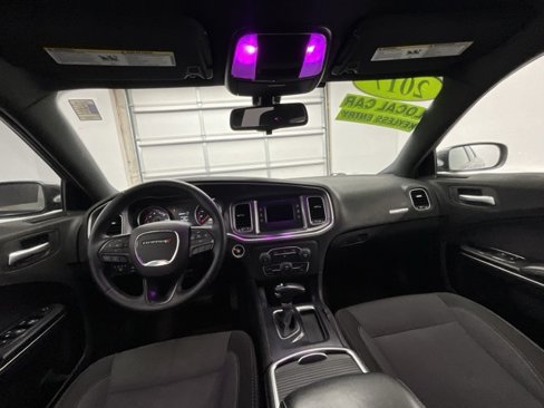 Used 2017 Dodge Charger SE image 4