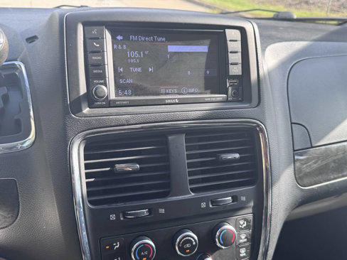 Used 2018 Dodge Grand Caravan SE w/ UConnect Hands-Free Group image 14