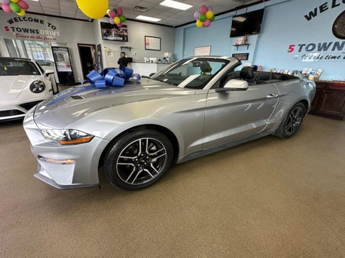 Used 2020 Ford Mustang Premium image 5