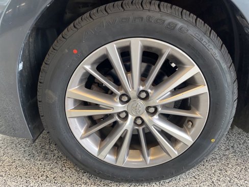 Used 2015 Toyota Corolla LE image 29