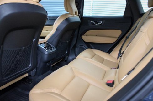 Certified 2021 Volvo XC60 T5 Inscription w/ Protection Package Premier image 18