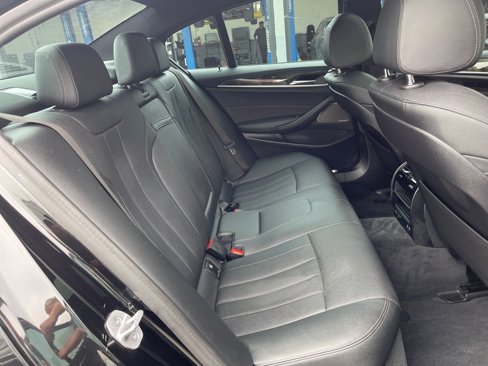 Used 2022 BMW 530e w/ Premium Package image 27