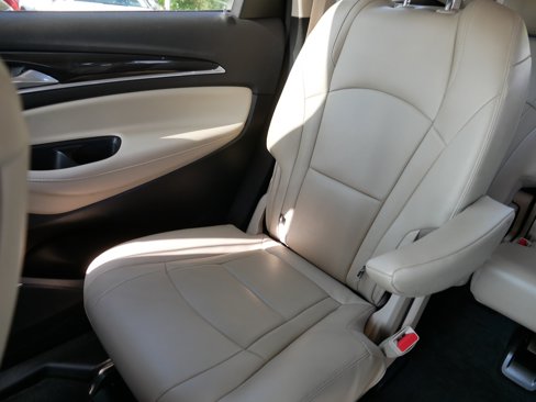 Used 2019 Buick Enclave Essence image 12