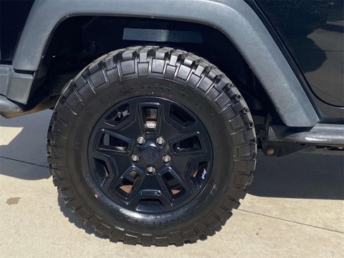 Used 2013 Jeep Wrangler Unlimited Sahara image 44