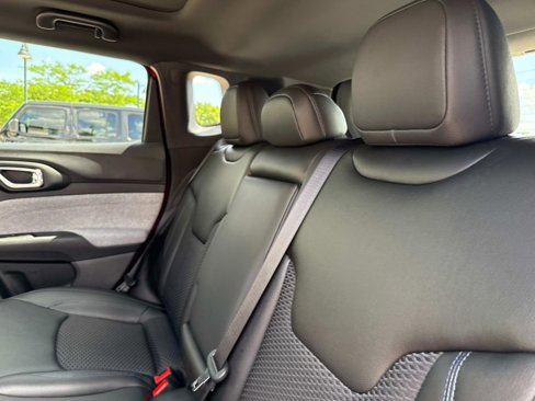 New 2025 Jeep Compass Latitude w/ Sun and Sound Group image 12