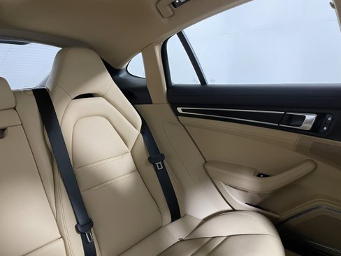 Certified 2022 Porsche Panamera Platinum Edition image 17
