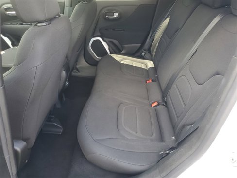 Used 2018 Jeep Renegade Latitude image 11