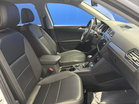 Used 2021 Volkswagen Tiguan SE image 23