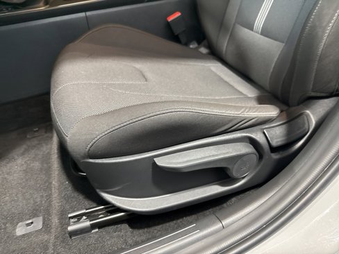 Used 2025 Hyundai Elantra SE image 30