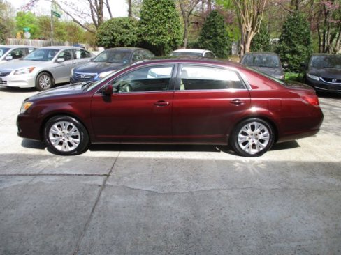 Used 2009 Toyota Avalon XLS image 2