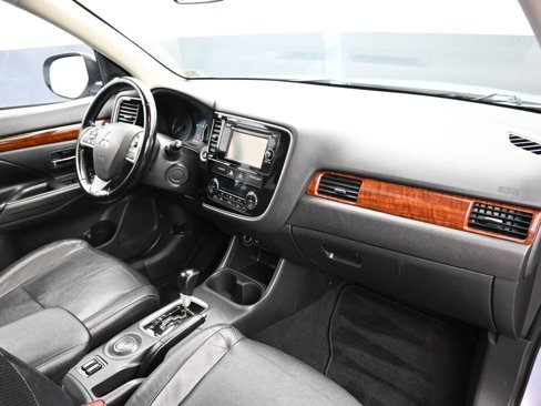 Used 2015 Mitsubishi Outlander SE image 51