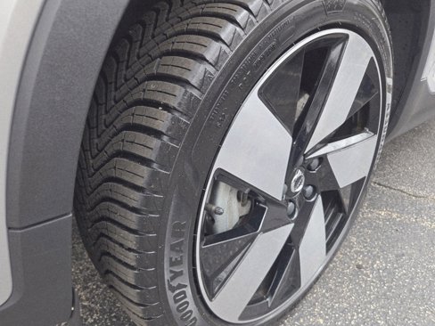 Certified 2023 Volvo XC40 Recharge Ultimate image 9