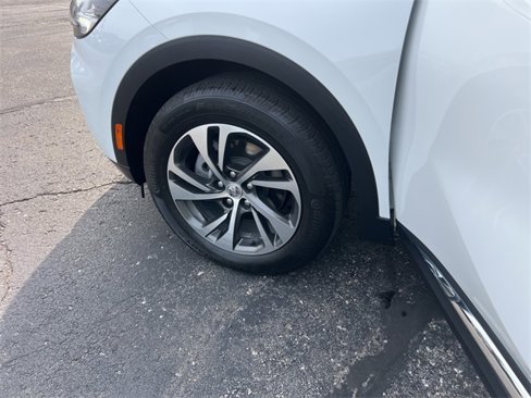 Used 2023 Buick Envision Essence image 24