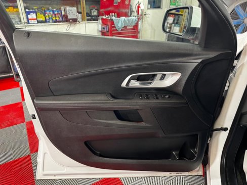 Used 2017 Chevrolet Equinox LT image 13