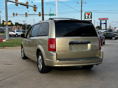 Used 2010 Chrysler Town & Country Limited w/ Entertainment Group #3 image 5
