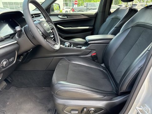 Used 2023 Jeep Grand Cherokee L Altitude image 21